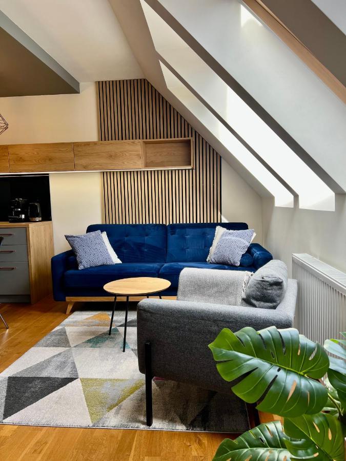 30 Apartment *